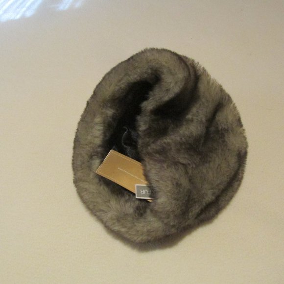 Francesca's Faux Fur Toque HAT - Picture 3 of 6